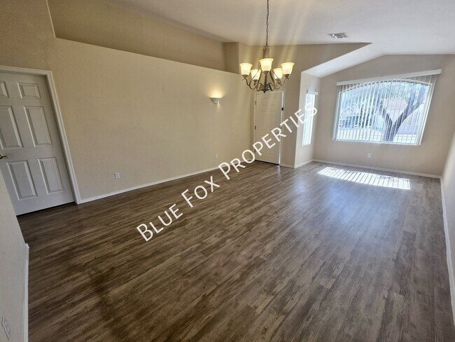 Building Photo - 6078 N Panorama Park Dr