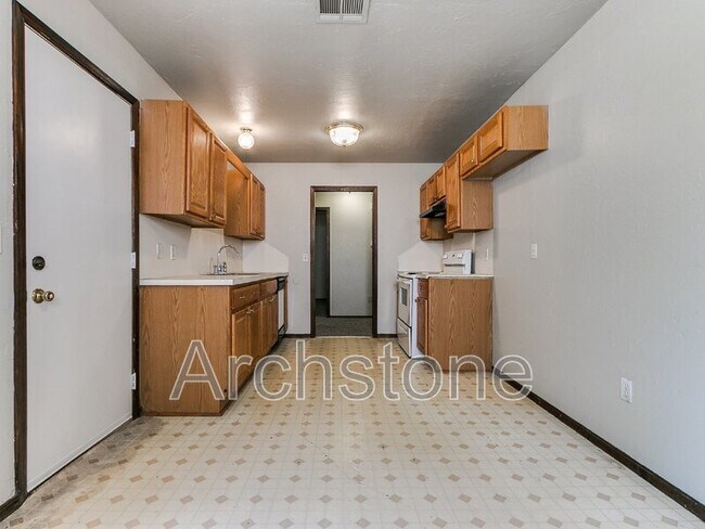 Building Photo - 5216 Coble St