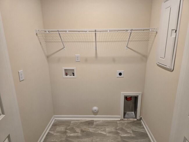 Building Photo - 883 Falls Grove Trl