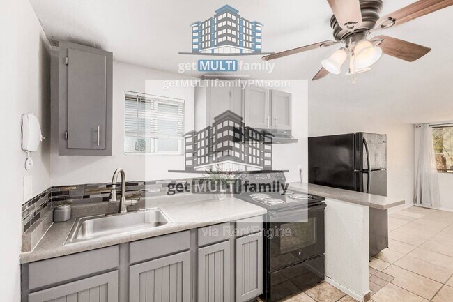 Building Photo - 1402 W Mercer Ln