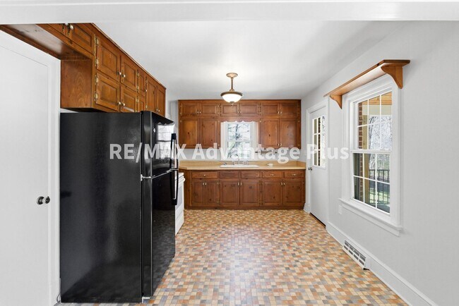 Building Photo - Beautiful brick home with full basement in Prospect
