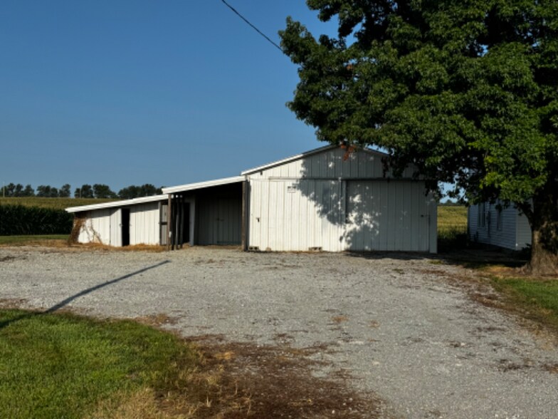 Building Photo - 4000 Glady Rd