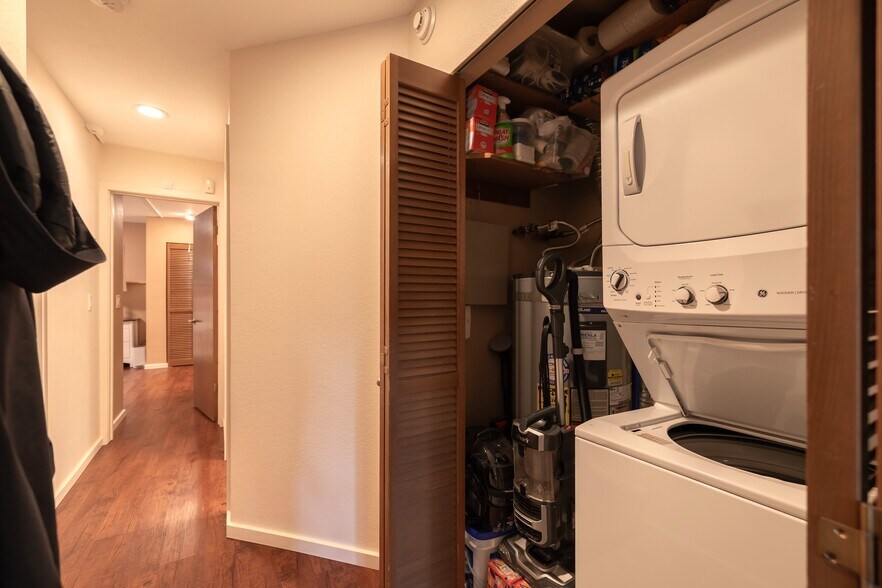 Building Photo - 2345 Boylston Ave E