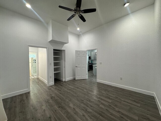Building Photo - Beautiful 2 bd 2 ba with office! Home minutes from the Historic Pearl! AVAILABLE NOW!