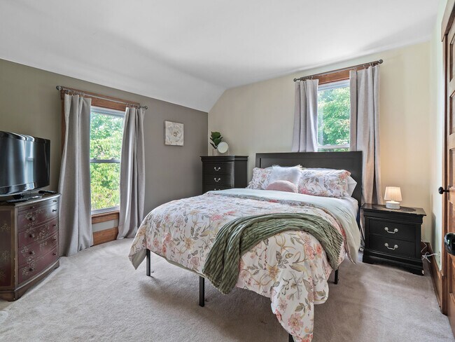 Building Photo - 679 Washington St