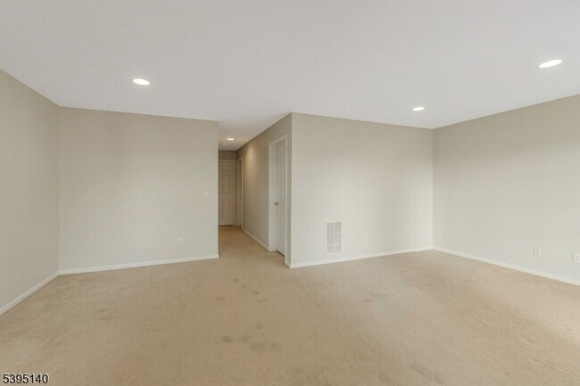 Building Photo - 105 Wallace Ct