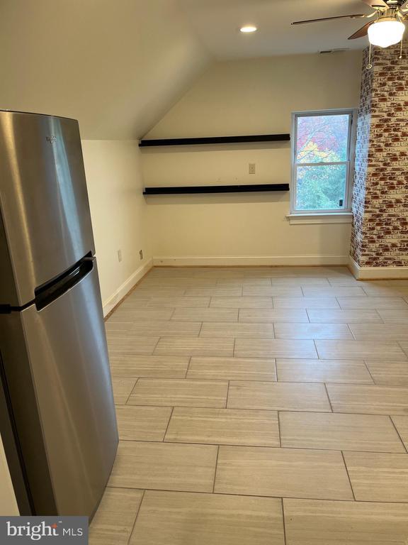 Building Photo - 112 E Howell Ave