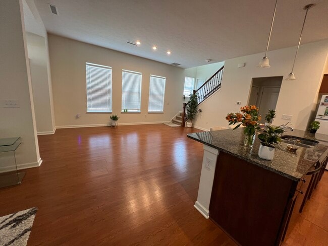 Building Photo - 843 Templeton Dr