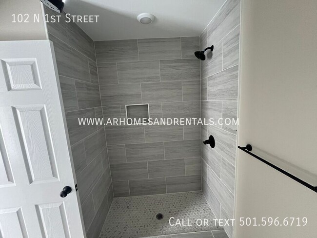 Building Photo - 102 N. 1st. Street | 4 Bedrooms | 2 Bathrooms