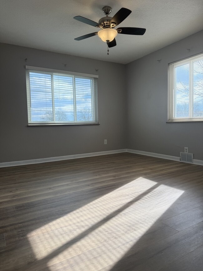 Building Photo - 9515 Railroad Ave