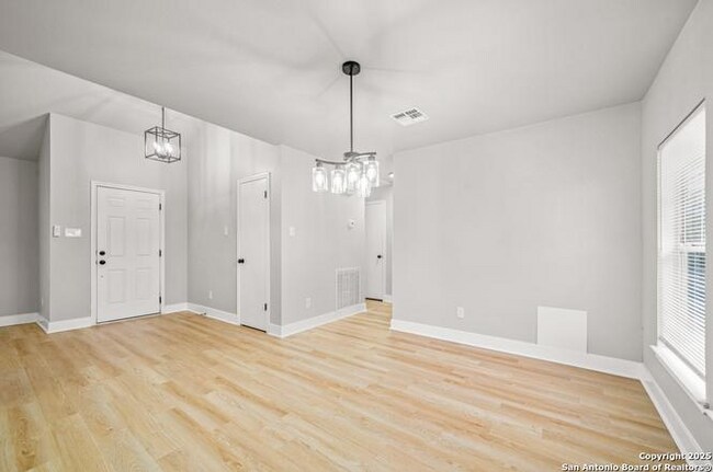 Building Photo - 8427 Glen Ct