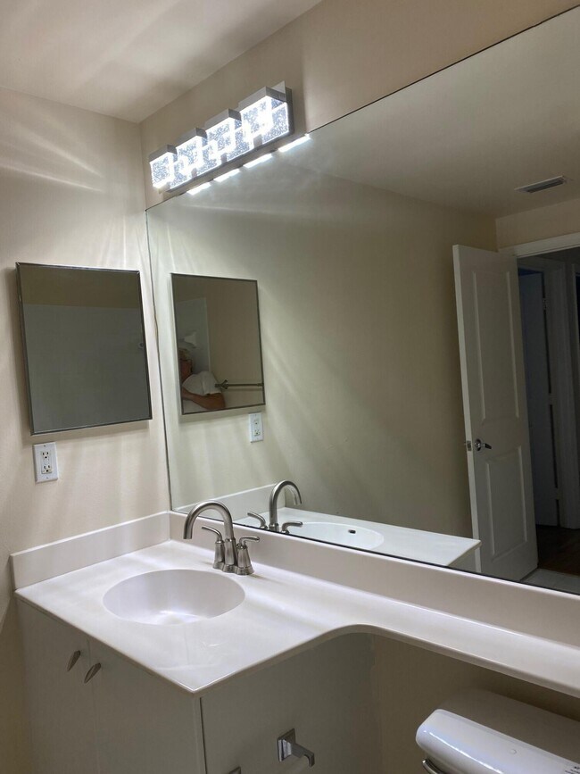 Building Photo - 5960 W Sample Rd