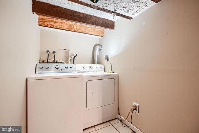 Building Photo - 1230 Wall St