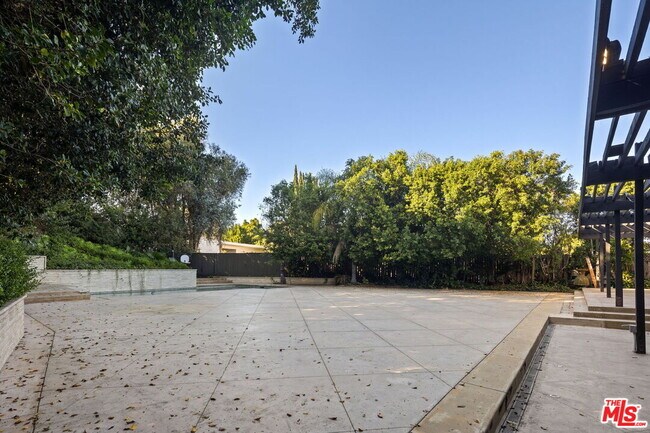 Building Photo - 16541 Park Ln Cir