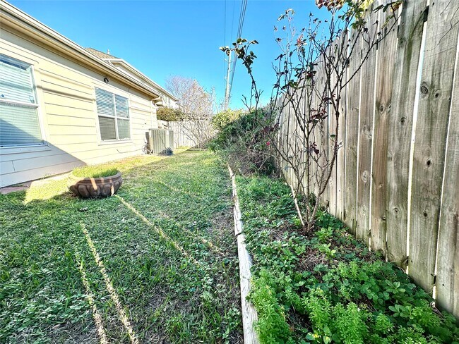 Building Photo - 21839 Manitou Falls Ln