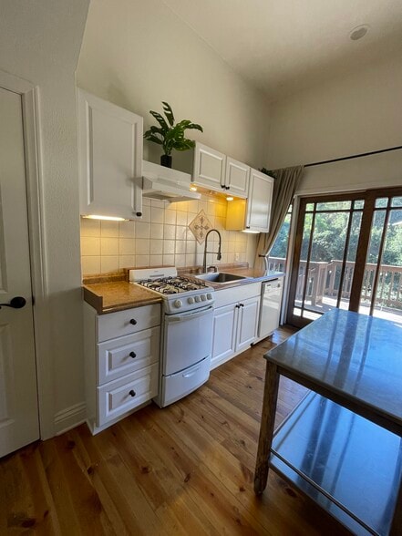 Building Photo - 754 Old Topanga Canyon Rd