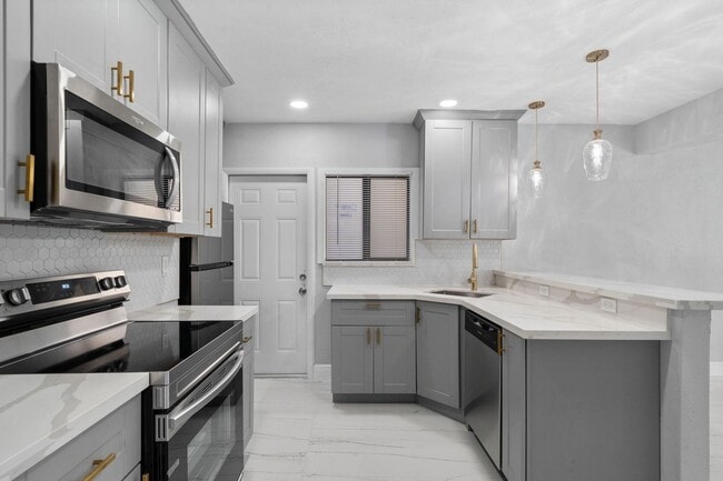 Building Photo - 1300 NW 90th St