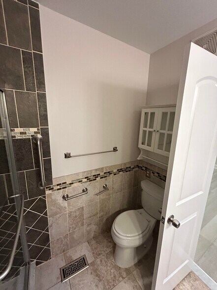 Building Photo - 640 Orchard Ridge Dr