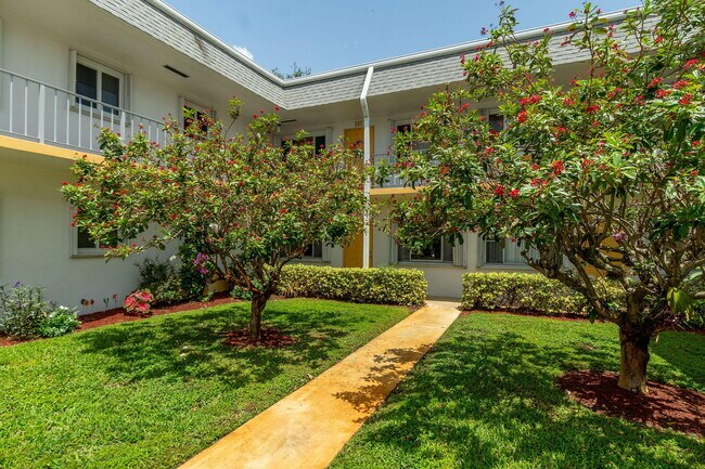 Building Photo - 3000 Lake Osborne Dr