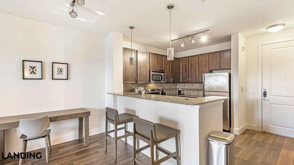 Building Photo - 7373 Valley View Ln