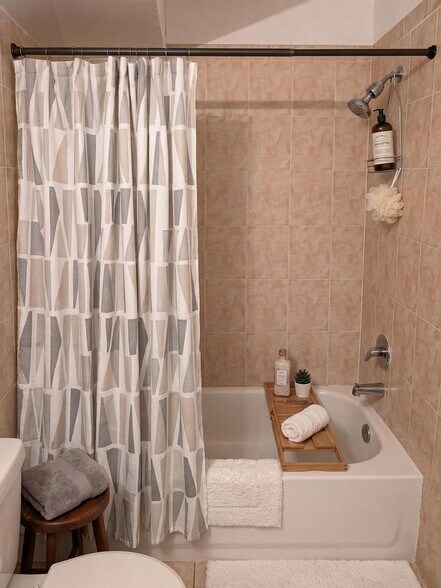 Building Photo - 100 Hague St