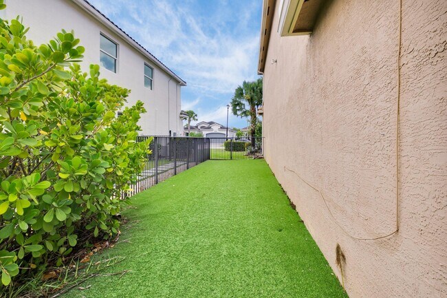Building Photo - 9712 Celtic Sea Ln