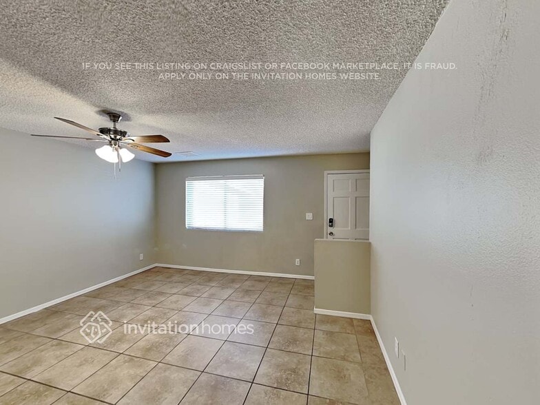 Building Photo - 1120 S Lilac Cir