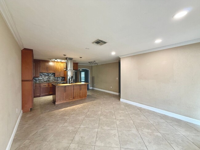 Building Photo - Sarasota Springs Gem - 3 Bedroom Plus Den ...