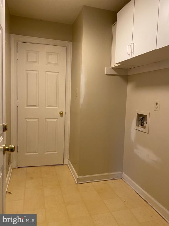 Building Photo - 9621 Bainbridge Ct