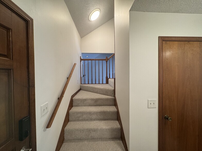 Building Photo - 7116 S Indianapolis Ave
