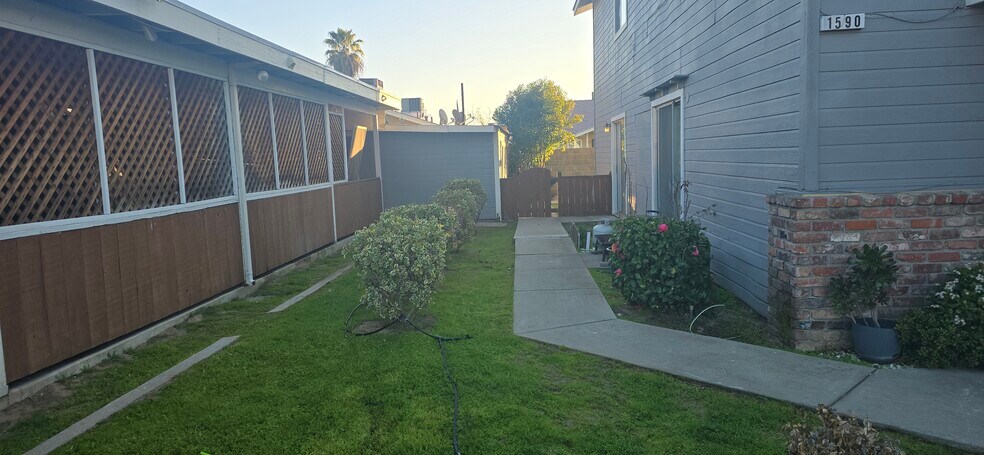 Building Photo - 1580 N Denair Ave