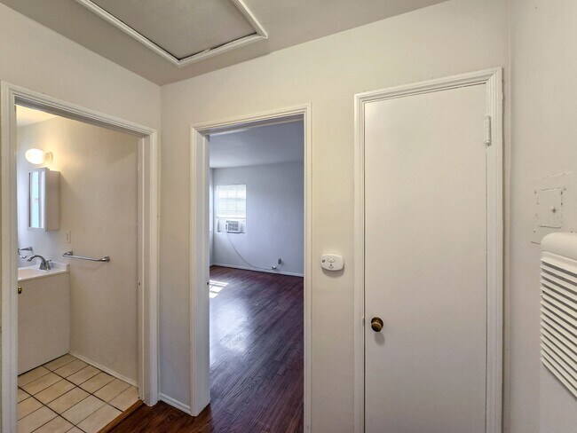 Building Photo - 310 N Florence St