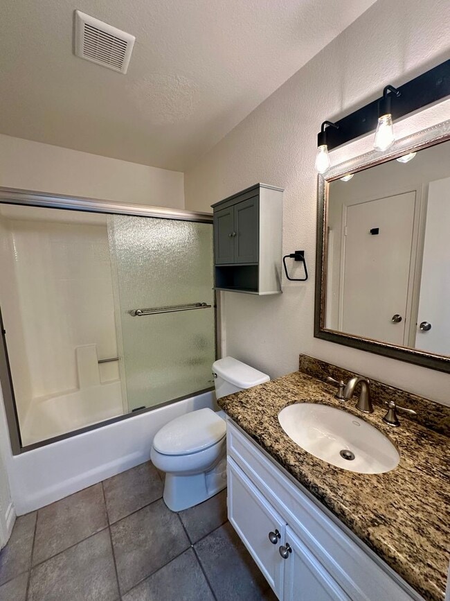 Building Photo - For rent I! Beautiful  2 Bed, 2 Bath Condo-Complex at La Costa