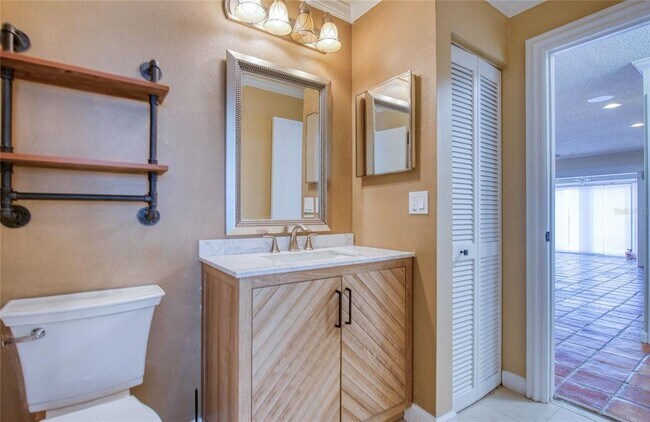 Building Photo - 10410 La Mirage Ct