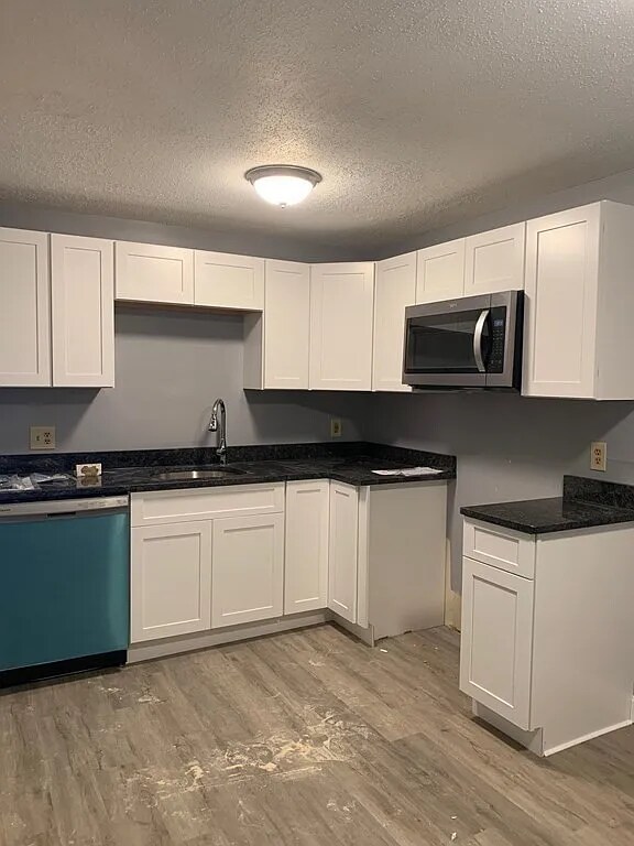 Building Photo - 1261 Church St