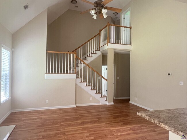 Building Photo - 136 Joycliff Cir
