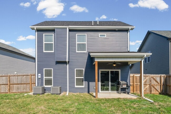 Building Photo - 3 Bedroom 2 1/2 Bath Home For Rent Near Post!