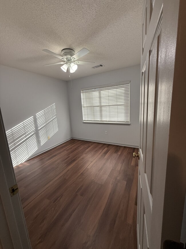 Building Photo - 1008 Old Oatland Island Rd