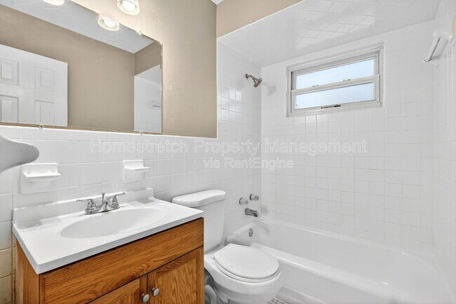 Building Photo - 2 Canary Ct