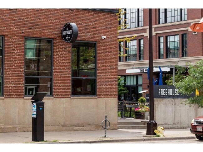 Building Photo - 700 N Washington Ave