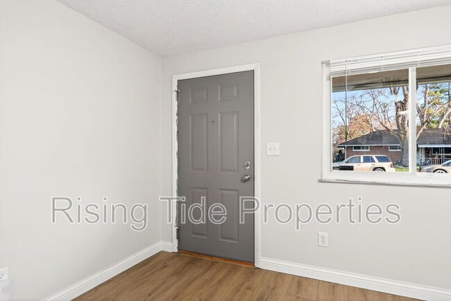 Building Photo - 2176 Los Arrow Dr