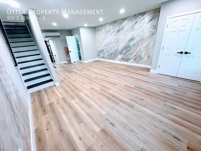 Building Photo - 926 S 15th St