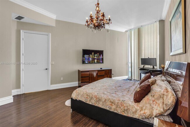 Building Photo - 16001 Collins Ave