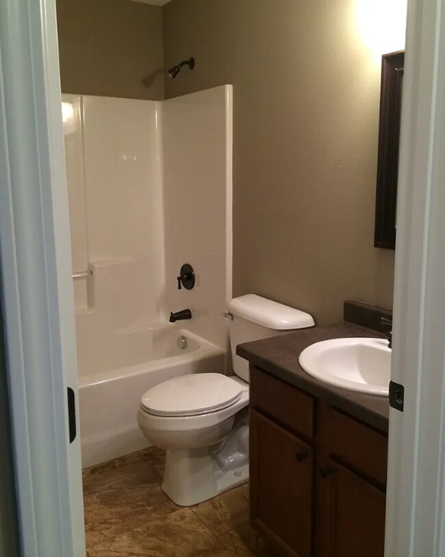 Building Photo - Fully Fenced 4 Bedroom Home - Pearson Park/Strafford MO $500 Move In Credit