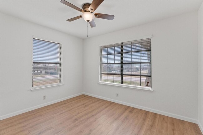 Building Photo - 209 E Rector St