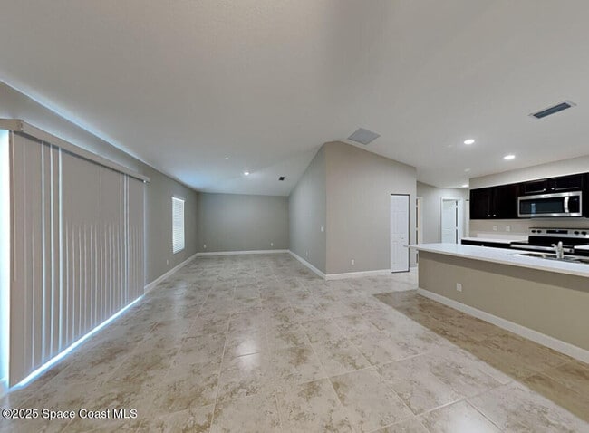 Building Photo - 2702 Hester Ave SE