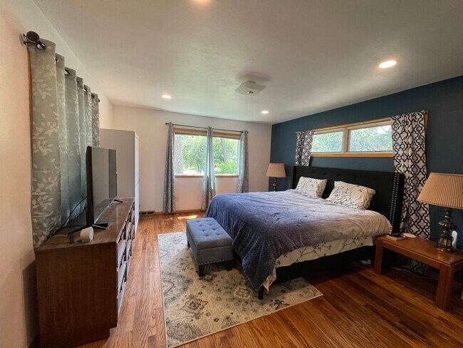 Building Photo - 2018 Greenbriar Cir