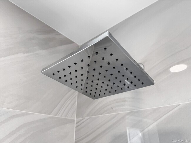 Building Photo - 5 Madison St