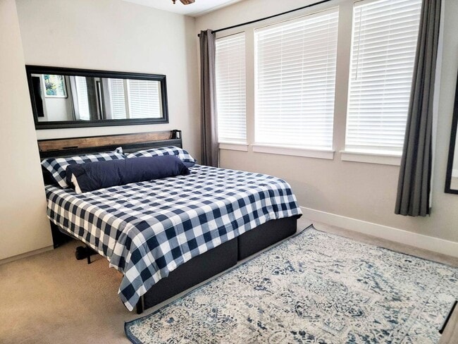 Building Photo - 3735 Kalamath St