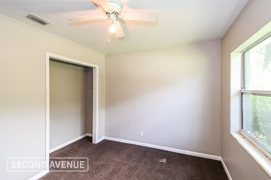 Building Photo - 1544 Breton Rd